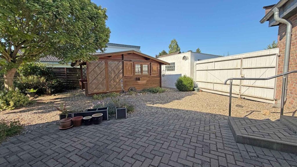 Volksbank Immobilien Niederrhein GmbH - Immobilienangebot - Alpen - Alle - Wohnen und werken! Gepflegter Bungalow mit angebauter Werkhalle in Alpen-Menzelen!