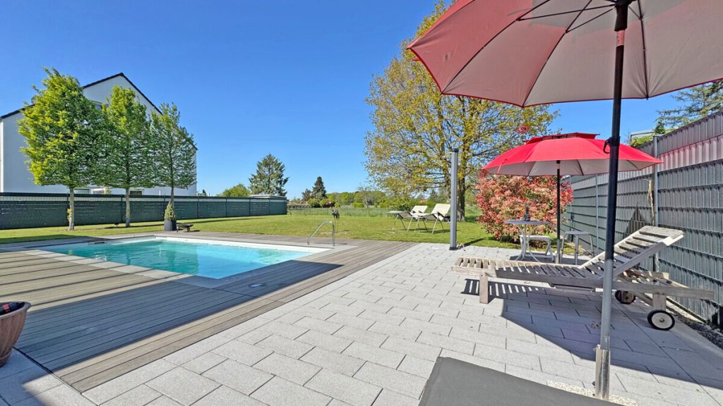 Volksbank Immobilien Niederrhein GmbH - Immobilienangebot - Wesel - Alle - Architektur trifft Lebensgefühl – Exklusiver Designer-Bungalow mit Pool in Bestlage von Lackhausen