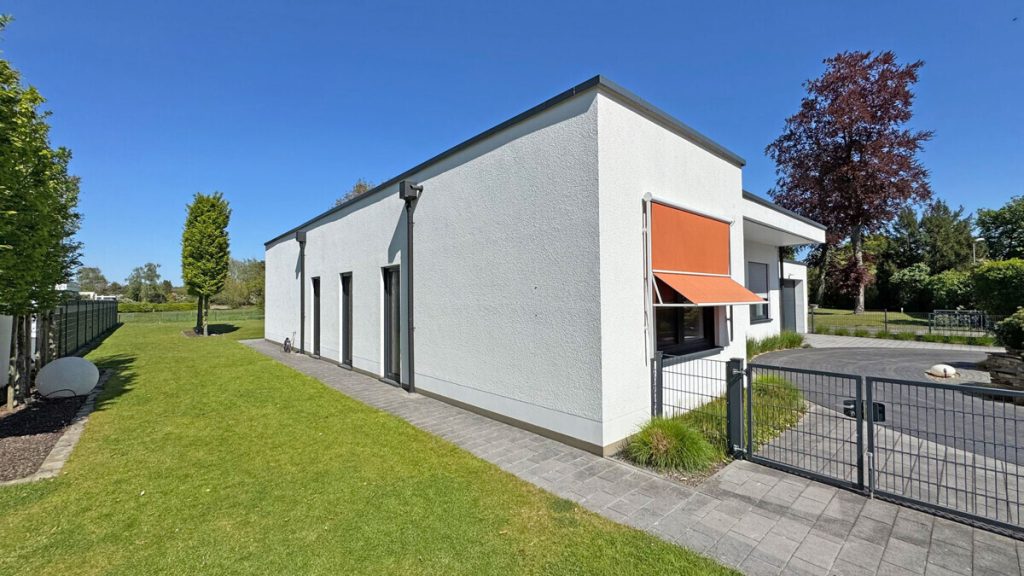 Volksbank Immobilien Niederrhein GmbH - Immobilienangebot - Wesel - Alle - Architektur trifft Lebensgefühl – Exklusiver Designer-Bungalow mit Pool in Bestlage von Lackhausen