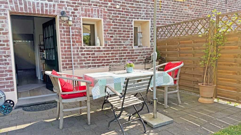 Volksbank Immobilien Niederrhein GmbH - Immobilienangebot - Wesel - Alle - Historisches Reihenmittelhaus von 1772 – denkmalgeschütztes Wohnen mit modernem Komfort in Wesel-Diersfordt