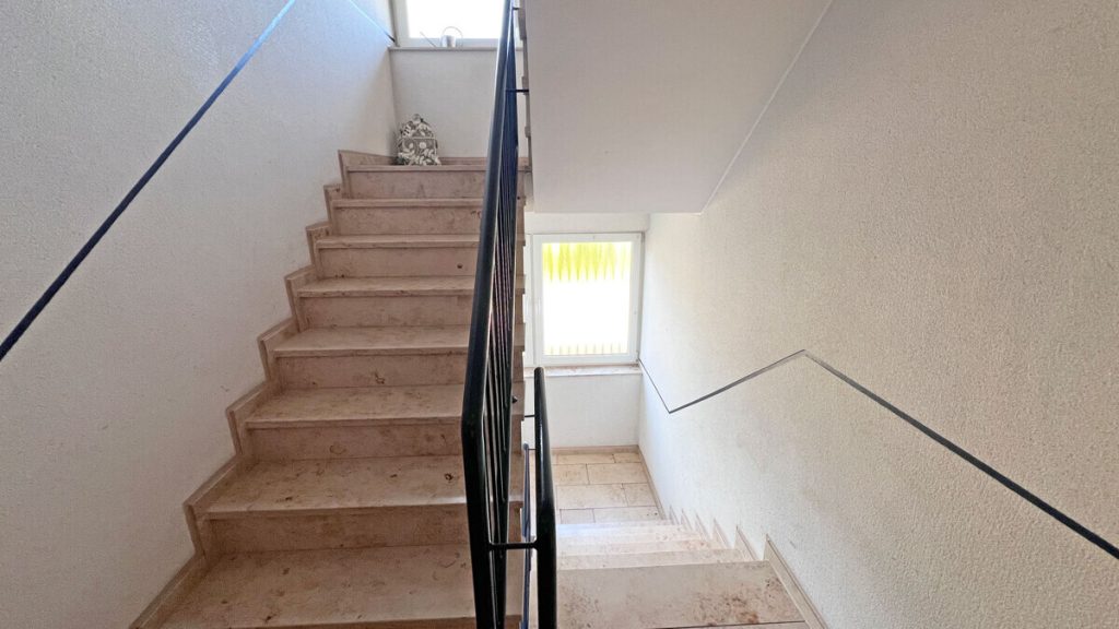 Volksbank Immobilien Niederrhein GmbH - Immobilienangebot - Rheinberg - Alle - Großzügige Maisonettewohnung mit 5 Zimmern, Balkon und TG-Stellplatz in zentraler Lage von Rheinberg