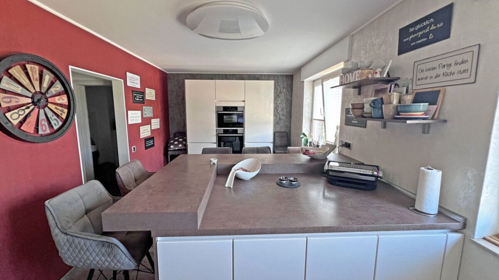 Volksbank Immobilien Niederrhein GmbH - Immobilienangebot - Rheinberg - Alle - Großzügige Maisonettewohnung mit 5 Zimmern, Balkon und TG-Stellplatz in zentraler Lage von Rheinberg