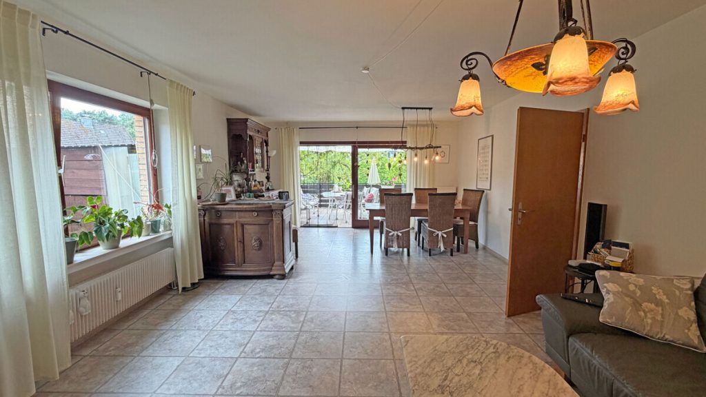 Volksbank Immobilien Niederrhein GmbH - Immobilienangebot - Hamminkeln - Alle - Raumwunder in ruhiger Lage von Mehrhoog mit weitläufigem Südwestgarten und vielseitigem Potenzial