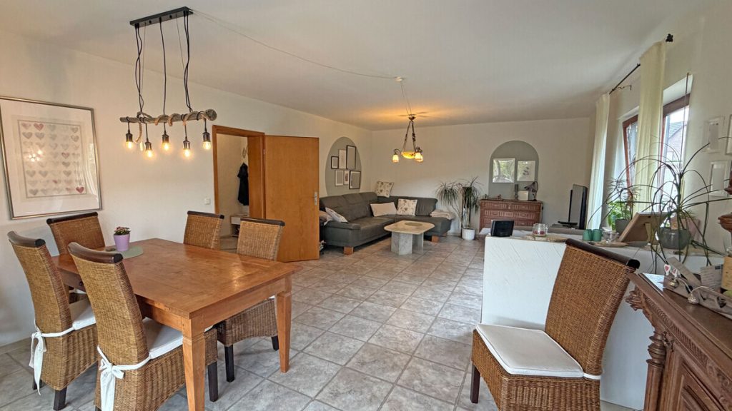 Volksbank Immobilien Niederrhein GmbH - Immobilienangebot - Hamminkeln - Alle - Raumwunder in ruhiger Lage von Mehrhoog mit weitläufigem Südwestgarten und vielseitigem Potenzial