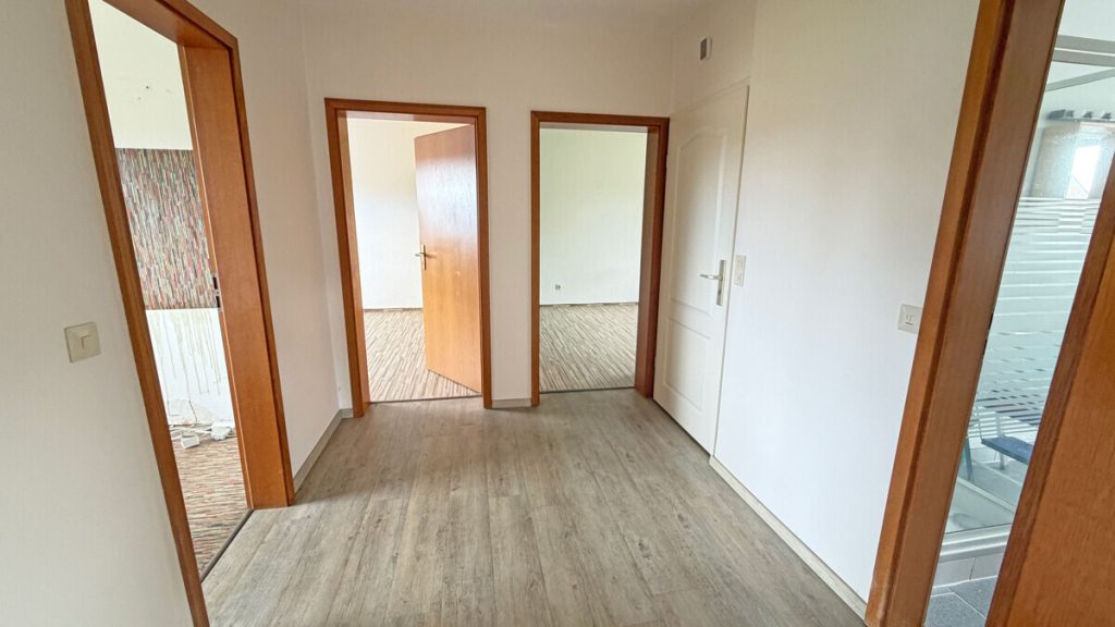 Volksbank Immobilien Niederrhein GmbH - Immobilienangebot - Hamminkeln - Alle - Raumwunder in ruhiger Lage von Mehrhoog mit weitläufigem Südwestgarten und vielseitigem Potenzial