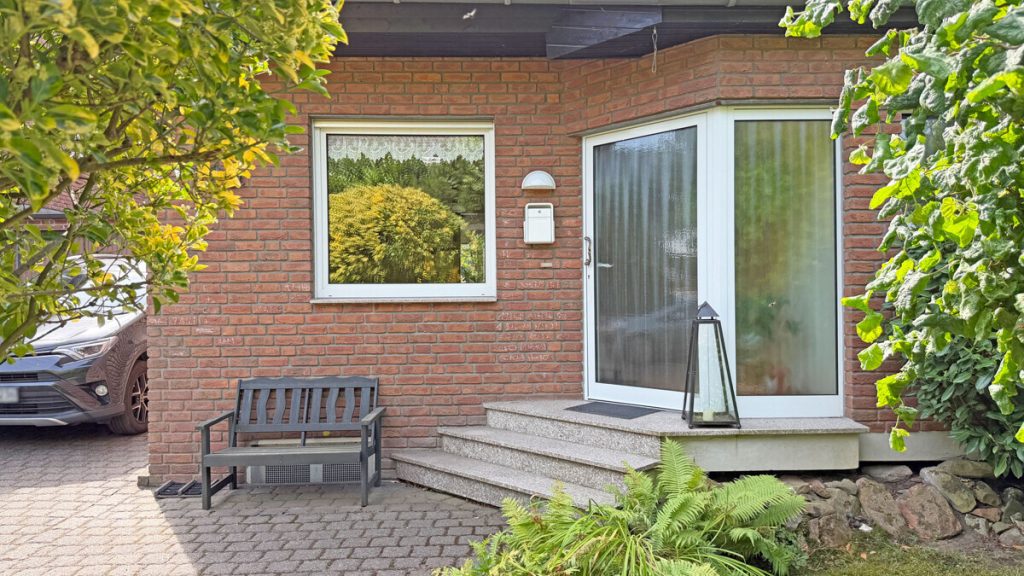 Volksbank Immobilien Niederrhein GmbH - Immobilienangebot - Voerde - Alle - Gepflegte Doppelhaushälfte in Sackgassenlage von Voerde-Möllen, familienfreundlich mit großem Garten