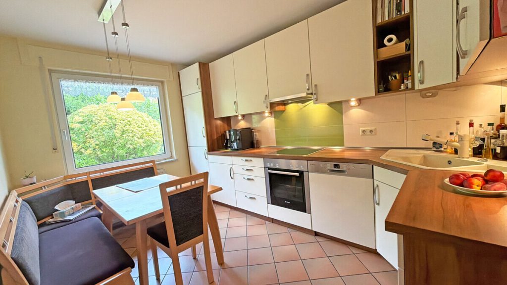 Volksbank Immobilien Niederrhein GmbH - Immobilienangebot - Voerde - Alle - Gepflegte Doppelhaushälfte in Sackgassenlage von Voerde-Möllen, familienfreundlich mit großem Garten