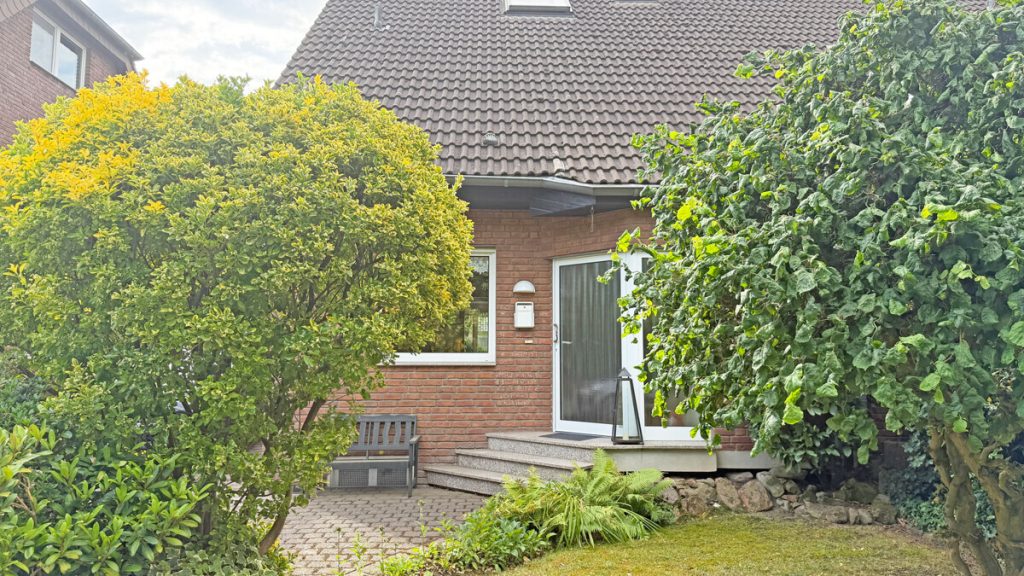 Volksbank Immobilien Niederrhein GmbH - Immobilienangebot - Voerde - Alle - Gepflegte Doppelhaushälfte in Sackgassenlage von Voerde-Möllen, familienfreundlich mit großem Garten