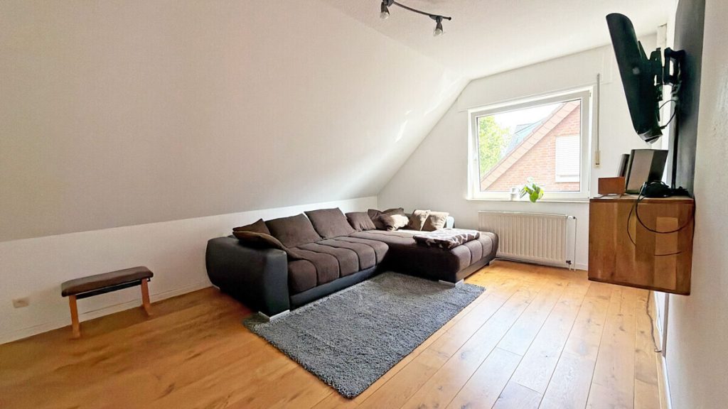 Volksbank Immobilien Niederrhein GmbH - Immobilienangebot - Voerde - Alle - Gepflegte Doppelhaushälfte in Sackgassenlage von Voerde-Möllen, familienfreundlich mit großem Garten