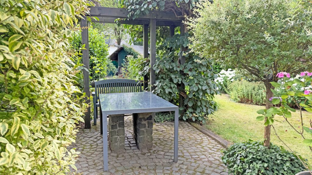Volksbank Immobilien Niederrhein GmbH - Immobilienangebot - Voerde - Alle - Gepflegte Doppelhaushälfte in Sackgassenlage von Voerde-Möllen, familienfreundlich mit großem Garten