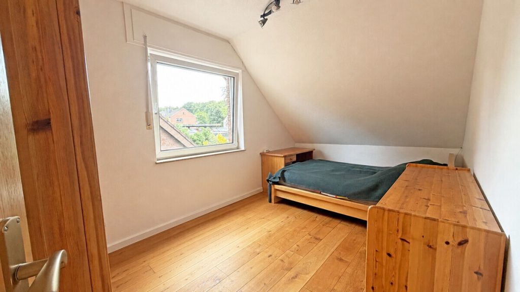 Volksbank Immobilien Niederrhein GmbH - Immobilienangebot - Voerde - Alle - Gepflegte Doppelhaushälfte in Sackgassenlage von Voerde-Möllen, familienfreundlich mit großem Garten