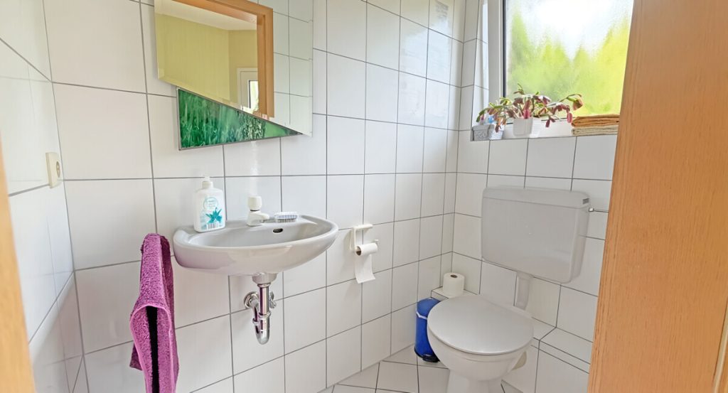 Volksbank Immobilien Niederrhein GmbH - Immobilienangebot - Voerde - Alle - Gepflegte Doppelhaushälfte in Sackgassenlage von Voerde-Möllen, familienfreundlich mit großem Garten