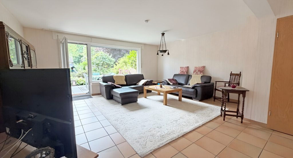 Volksbank Immobilien Niederrhein GmbH - Immobilienangebot - Voerde - Alle - Gepflegte Doppelhaushälfte in Sackgassenlage von Voerde-Möllen, familienfreundlich mit großem Garten