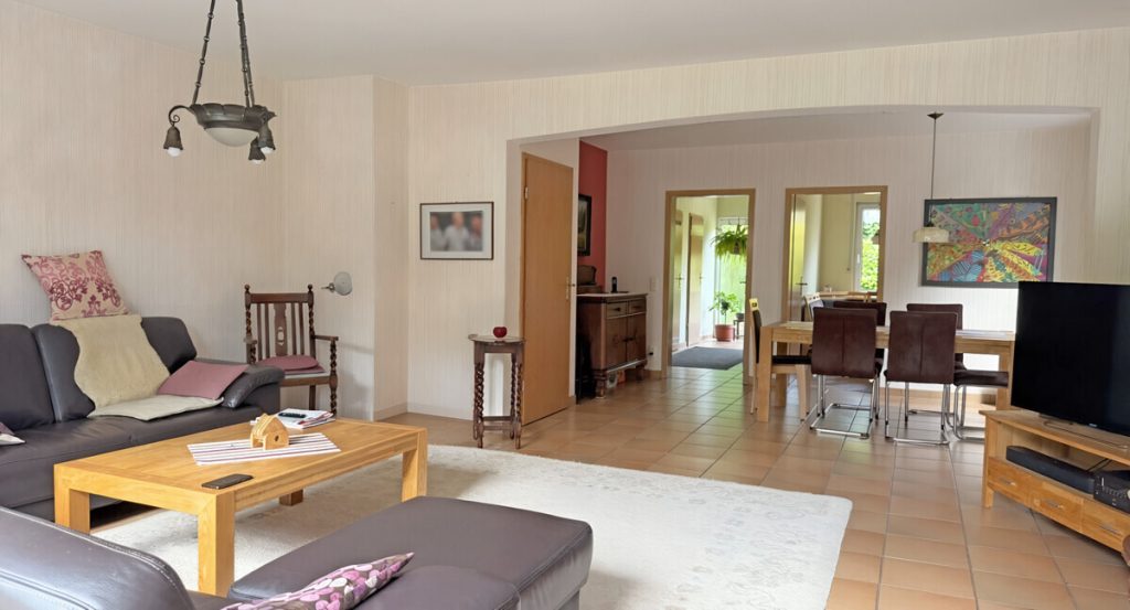 Volksbank Immobilien Niederrhein GmbH - Immobilienangebot - Voerde - Alle - Gepflegte Doppelhaushälfte in Sackgassenlage von Voerde-Möllen, familienfreundlich mit großem Garten