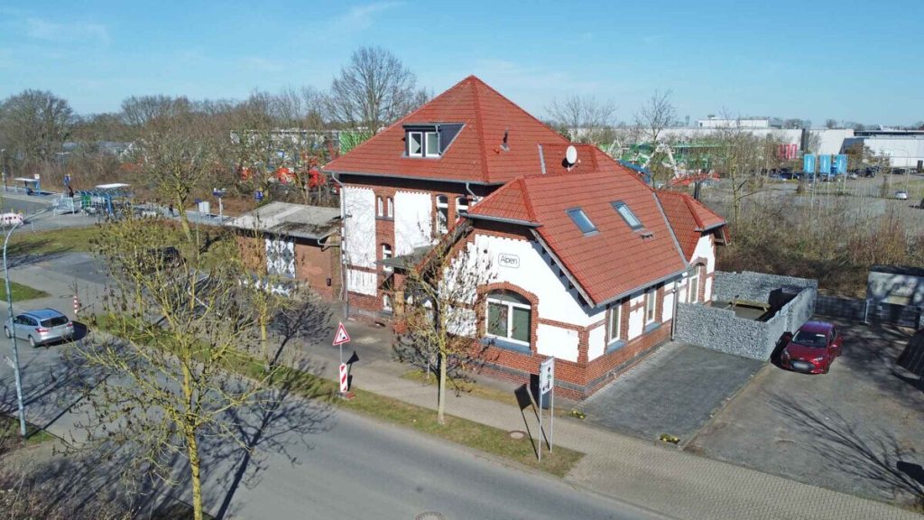 Volksbank Immobilien Niederrhein GmbH - Immobilienangebot - Alpen - Alle - Historischer Bahnhof als Kapitalanlage: Gepflegtes Denkmal mit Baugrundstück in Alpen!