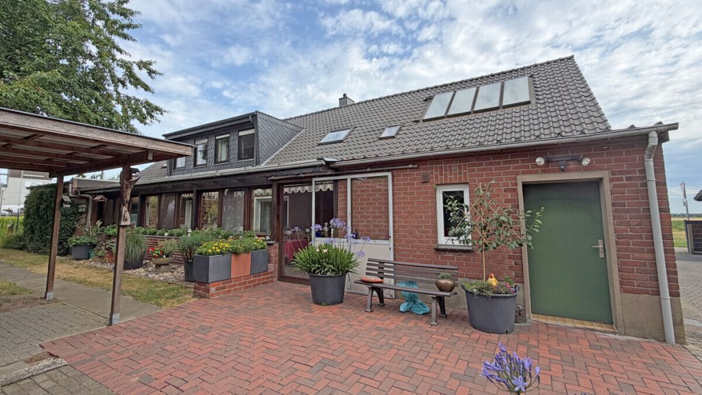 Volksbank Immobilien Niederrhein GmbH - Immobilienangebot - Rees - Alle - Ein Rückzugsort am Niederrhein – Exklusives Zweifamilienhaus in idyllischer Alleinlage