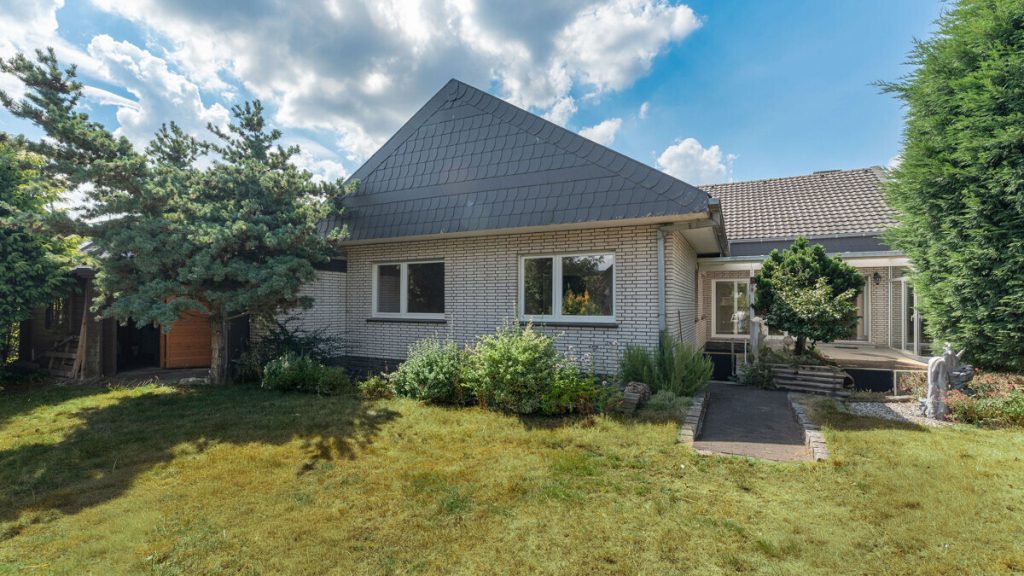 Volksbank Immobilien Niederrhein GmbH - Immobilienangebot - Hamminkeln - Alle - Wohnen in begehrter Lage von Hamminkeln – Einfamilienhaus mit großem Grundstück & Doppelgarage