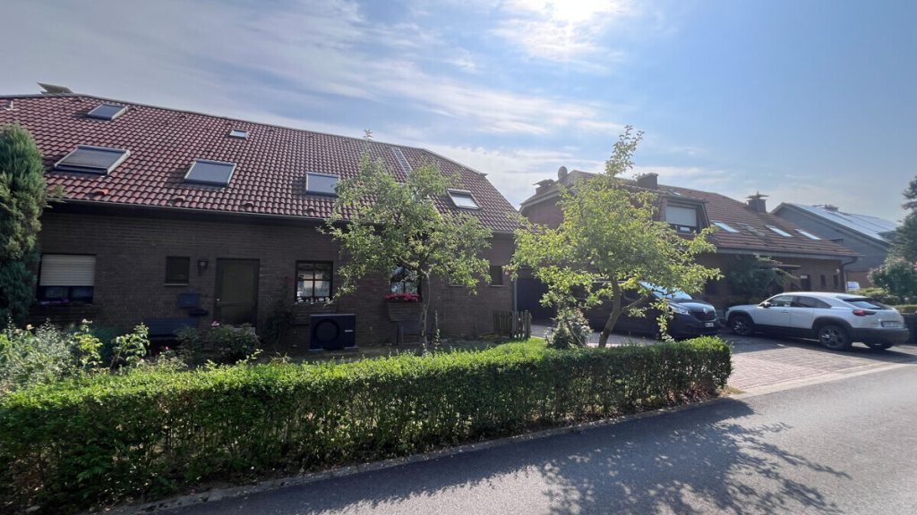 Volksbank Immobilien Niederrhein GmbH - Immobilienangebot - Rheinberg - Alle - Familienglück in ländlicher Idylle – Ihr Reihenendhaus mit Garten in Rheinberg-Alpsray