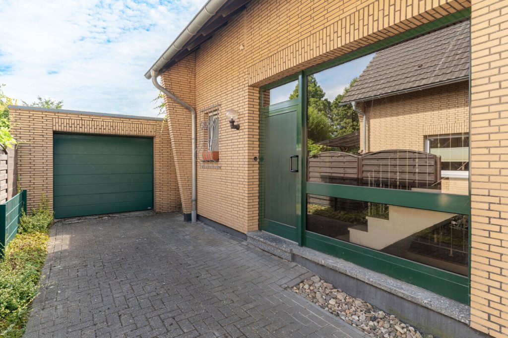 Volksbank Immobilien Niederrhein GmbH - Immobilienangebot - Wesel - Alle - Freistehendes Einfamilienhaus mit Garage und großem Grundstück in ruhiger Lage von Wesel-Lackhausen