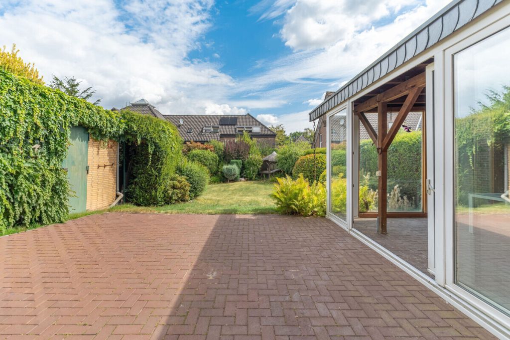 Volksbank Immobilien Niederrhein GmbH - Immobilienangebot - Wesel - Alle - Freistehendes Einfamilienhaus mit Garage und großem Grundstück in ruhiger Lage von Wesel-Lackhausen