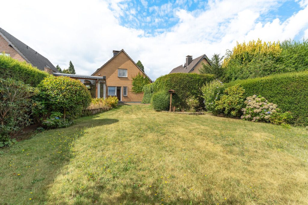 Volksbank Immobilien Niederrhein GmbH - Immobilienangebot - Wesel - Alle - Freistehendes Einfamilienhaus mit Garage und großem Grundstück in ruhiger Lage von Wesel-Lackhausen