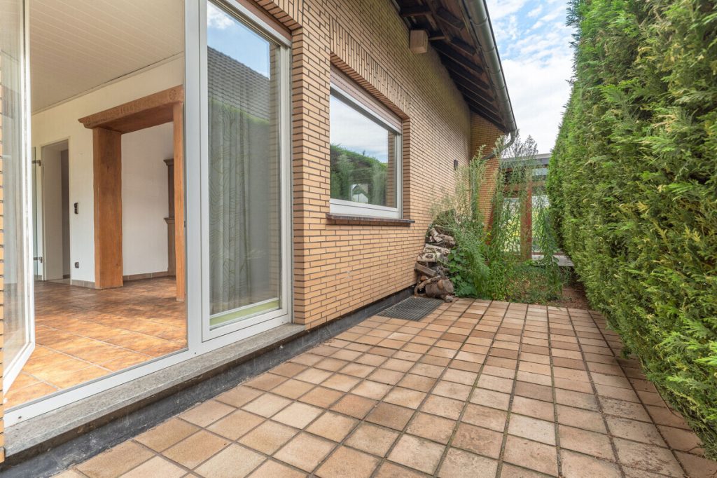Volksbank Immobilien Niederrhein GmbH - Immobilienangebot - Wesel - Alle - Freistehendes Einfamilienhaus mit Garage und großem Grundstück in ruhiger Lage von Wesel-Lackhausen