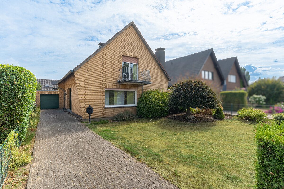Volksbank Immobilien Niederrhein GmbH - Immobilienangebot - Wesel - Alle - Freistehendes Einfamilienhaus mit Garage und großem Grundstück in ruhiger Lage von Wesel-Lackhausen