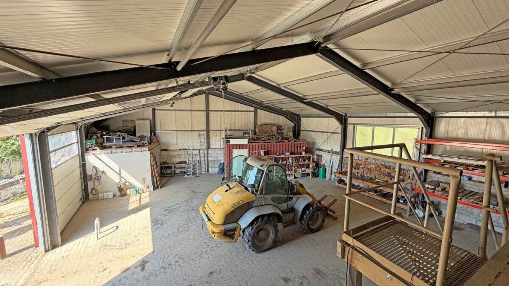 Volksbank Immobilien Niederrhein GmbH - Immobilienangebot - Moers - Alle - Gewerbeimmobilie mit Lagerhalle, Büro- und Sozialflächen auf großzügigem Grundstück in Moers-Repelen!