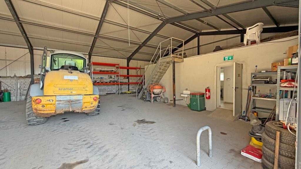 Volksbank Immobilien Niederrhein GmbH - Immobilienangebot - Moers - Alle - Gewerbeimmobilie mit Lagerhalle, Büro- und Sozialflächen auf großzügigem Grundstück in Moers-Repelen!