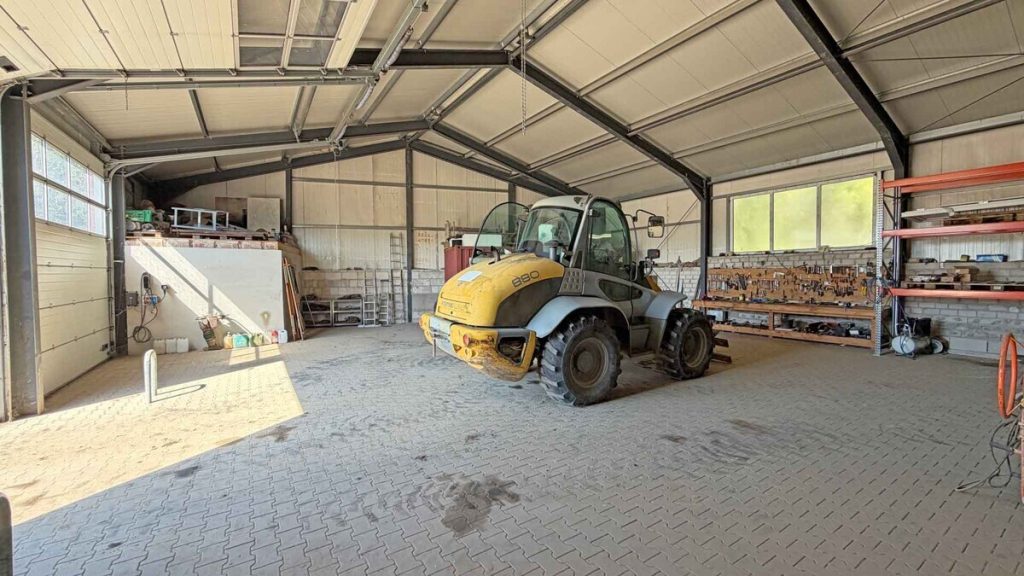 Volksbank Immobilien Niederrhein GmbH - Immobilienangebot - Moers - Alle - Gewerbeimmobilie mit Lagerhalle, Büro- und Sozialflächen auf großzügigem Grundstück in Moers-Repelen!