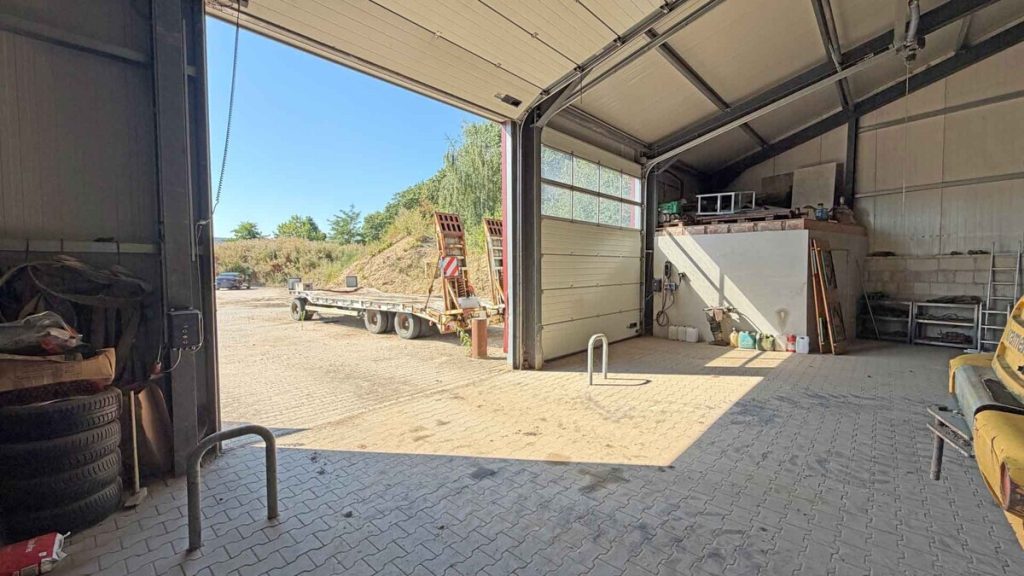 Volksbank Immobilien Niederrhein GmbH - Immobilienangebot - Moers - Alle - Gewerbeimmobilie mit Lagerhalle, Büro- und Sozialflächen auf großzügigem Grundstück in Moers-Repelen!