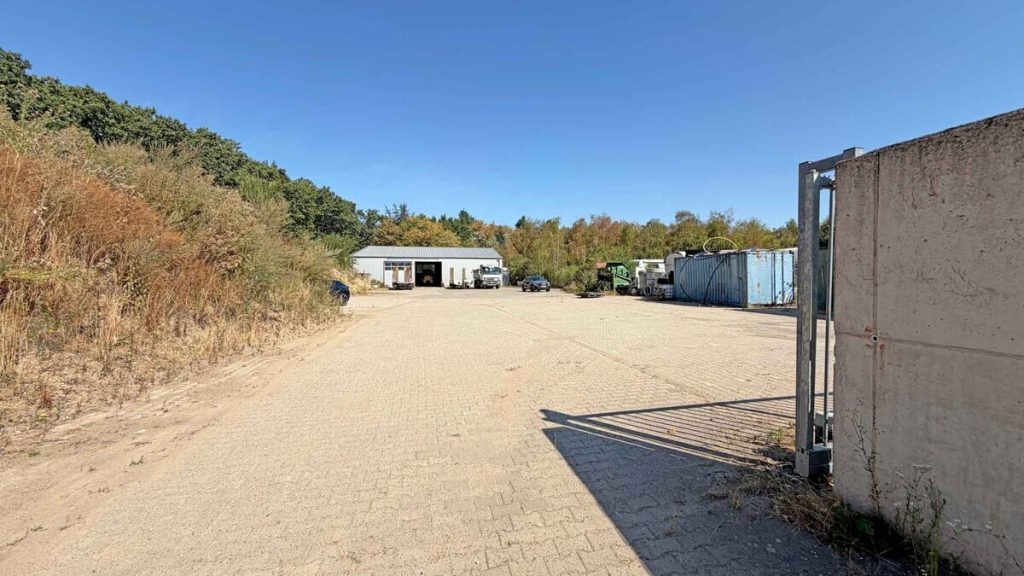 Volksbank Immobilien Niederrhein GmbH - Immobilienangebot - Moers - Alle - Gewerbeimmobilie mit Lagerhalle, Büro- und Sozialflächen auf großzügigem Grundstück in Moers-Repelen!