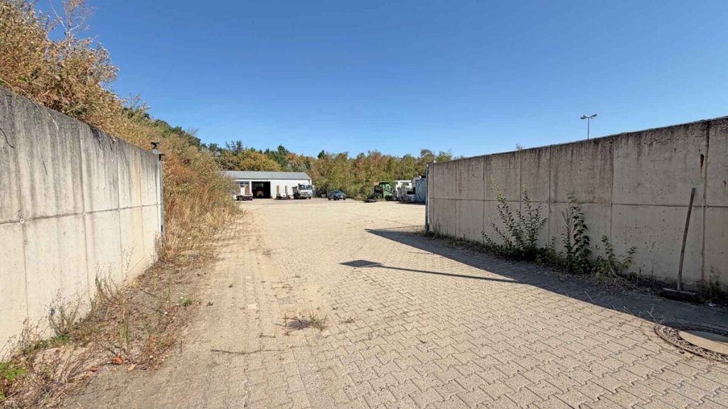 Volksbank Immobilien Niederrhein GmbH - Immobilienangebot - Moers - Alle - Gewerbeimmobilie mit Lagerhalle, Büro- und Sozialflächen auf großzügigem Grundstück in Moers-Repelen!