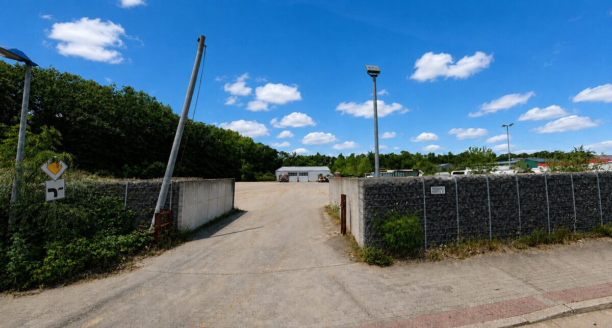 Volksbank Immobilien Niederrhein GmbH - Immobilienangebot - Moers - Alle - Gewerbeimmobilie mit Lagerhalle, Büro- und Sozialflächen auf großzügigem Grundstück in Moers-Repelen!