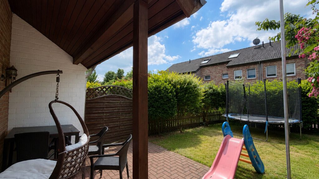 Volksbank Immobilien Niederrhein GmbH - Immobilienangebot - Duisburg - Alle - Familienfreundliches Reihenmittelhaus mit Garten, Carport und Keller in Duisburg-Rumeln-Kaldenhausen