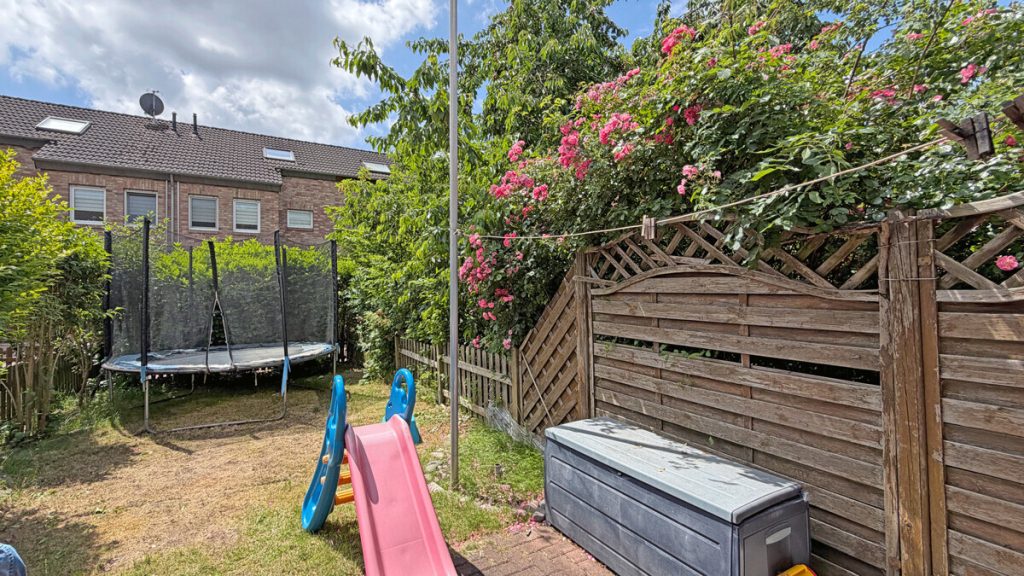 Volksbank Immobilien Niederrhein GmbH - Immobilienangebot - Duisburg - Alle - Familienfreundliches Reihenmittelhaus mit Garten, Carport und Keller in Duisburg-Rumeln-Kaldenhausen