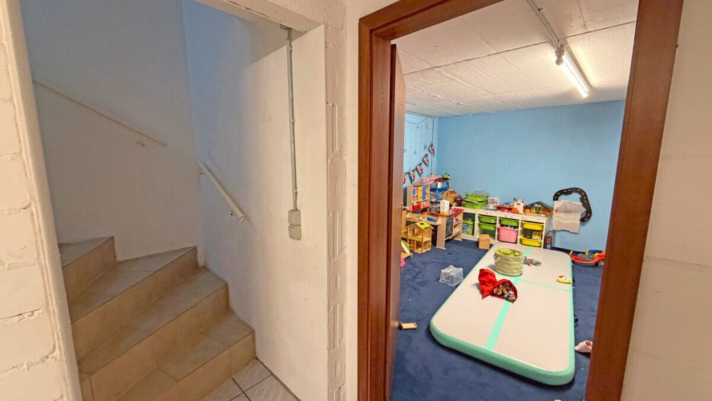 Volksbank Immobilien Niederrhein GmbH - Immobilienangebot - Duisburg - Alle - Familienfreundliches Reihenmittelhaus mit Garten, Carport und Keller in Duisburg-Rumeln-Kaldenhausen