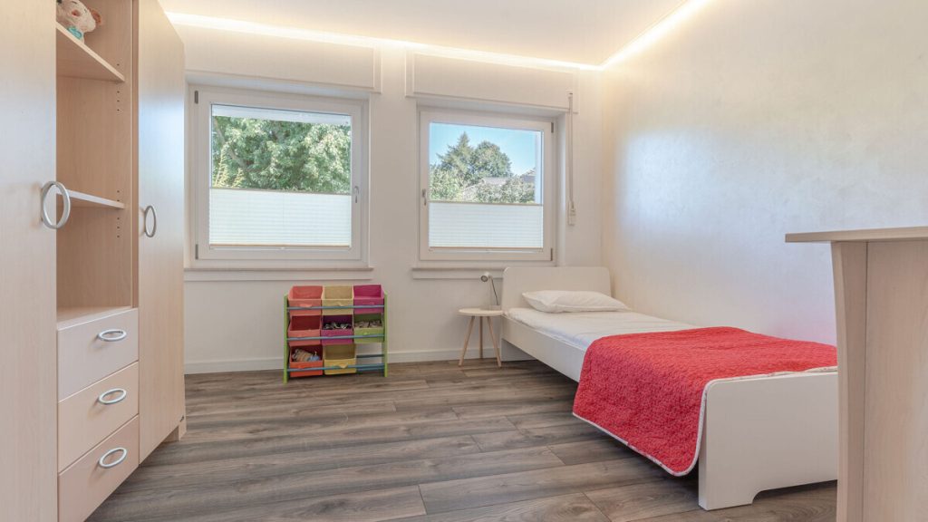 Volksbank Immobilien Niederrhein GmbH - Immobilienangebot - Wesel - Alle - Stilvoll wohnen am Diersfordter See – großzügiges ZFH mit saniertem Erdgeschoss und Ausbaupotenzial