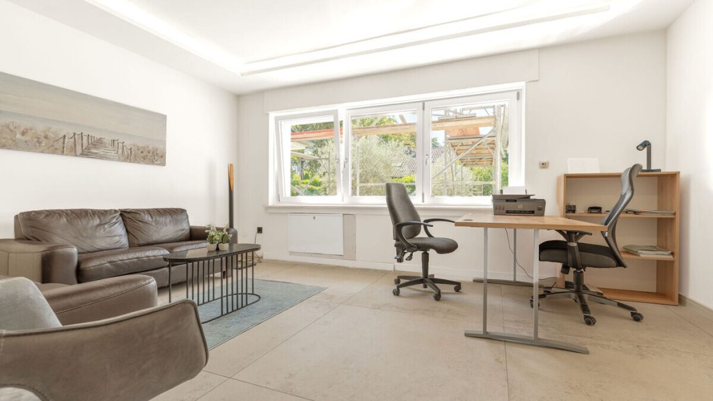 Volksbank Immobilien Niederrhein GmbH - Immobilienangebot - Wesel - Alle - Stilvoll wohnen am Diersfordter See – großzügiges ZFH mit saniertem Erdgeschoss und Ausbaupotenzial