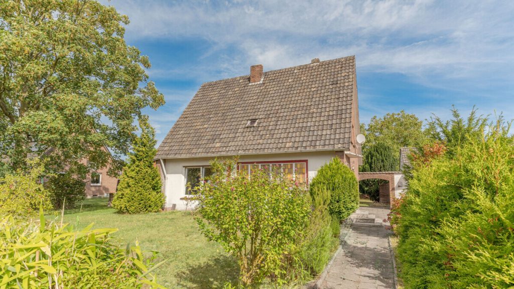 Volksbank Immobilien Niederrhein GmbH - Immobilienangebot - Wesel / Obrighoven - Alle - Hier können eigene Wohnideen entstehen – Einfamilienhaus mit großem Grundstück in Wesel-Obrighoven!