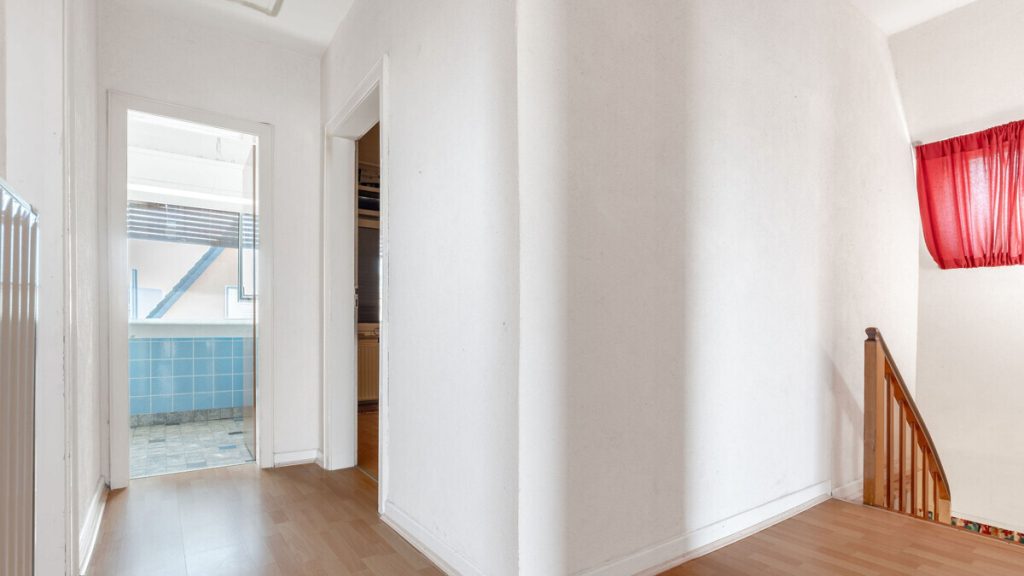 Volksbank Immobilien Niederrhein GmbH - Immobilienangebot - Wesel / Obrighoven - Alle - Hier können eigene Wohnideen entstehen – Einfamilienhaus mit großem Grundstück in Wesel-Obrighoven!