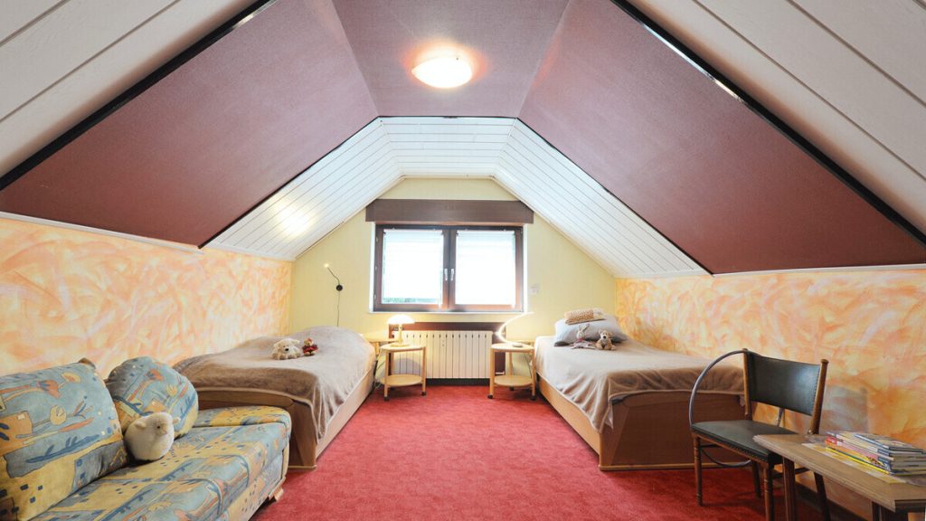 Volksbank Immobilien Niederrhein GmbH - Immobilienangebot - Moers - Alle - Großzügiges Zuhause mit Wintergarten und Idylle in Moers-Repelen