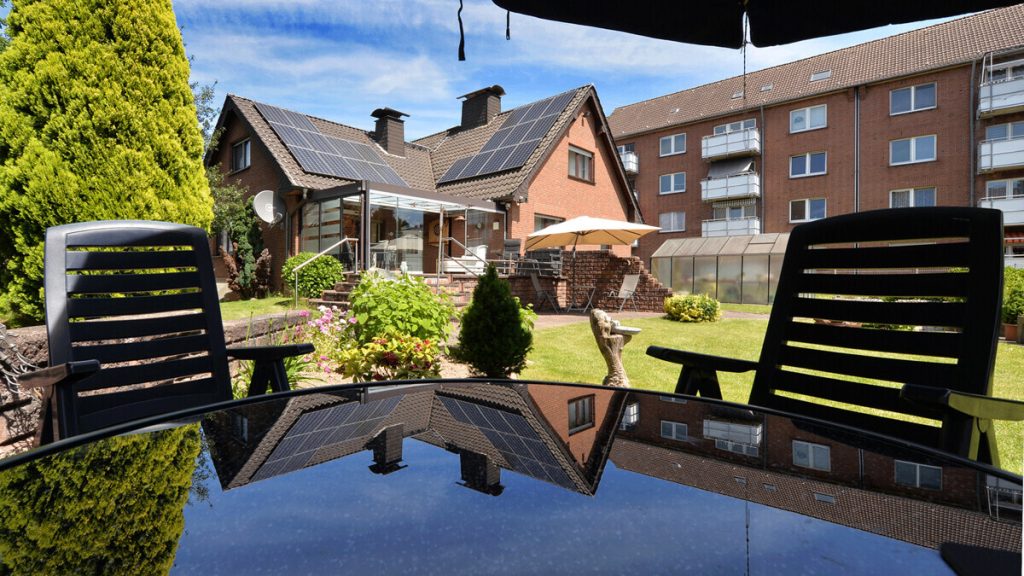 Volksbank Immobilien Niederrhein GmbH - Immobilienangebot - Moers - Alle - Großzügiges Zuhause mit Wintergarten und Idylle in Moers-Repelen