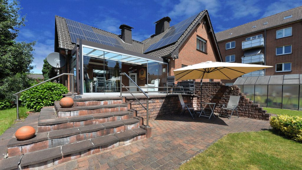 Volksbank Immobilien Niederrhein GmbH - Immobilienangebot - Moers - Alle - Großzügiges Zuhause mit Wintergarten und Idylle in Moers-Repelen