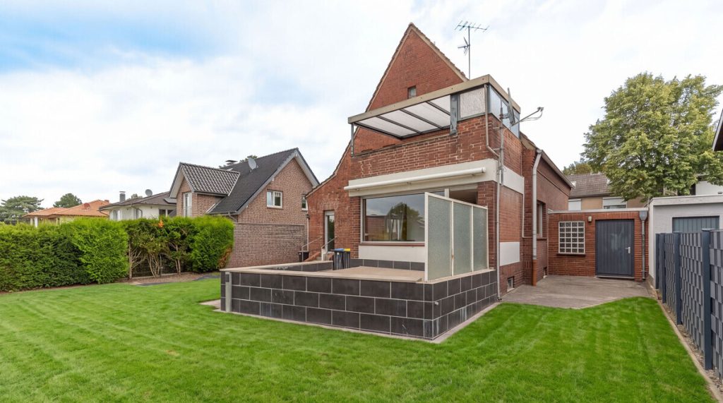Volksbank Immobilien Niederrhein GmbH - Immobilienangebot - Moers - Alle - Moers-Utfort: Wohnhaus mit Potenzial zum Mehrgenerationenwohnen!
