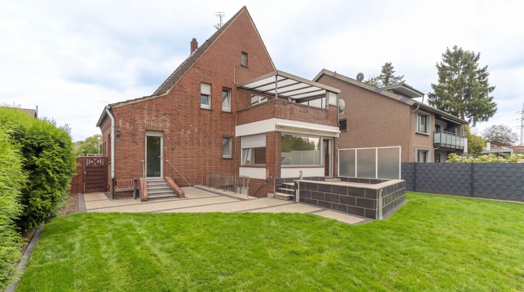 Volksbank Immobilien Niederrhein GmbH - Immobilienangebot - Moers - Alle - Moers-Utfort: Wohnhaus mit Potenzial zum Mehrgenerationenwohnen!
