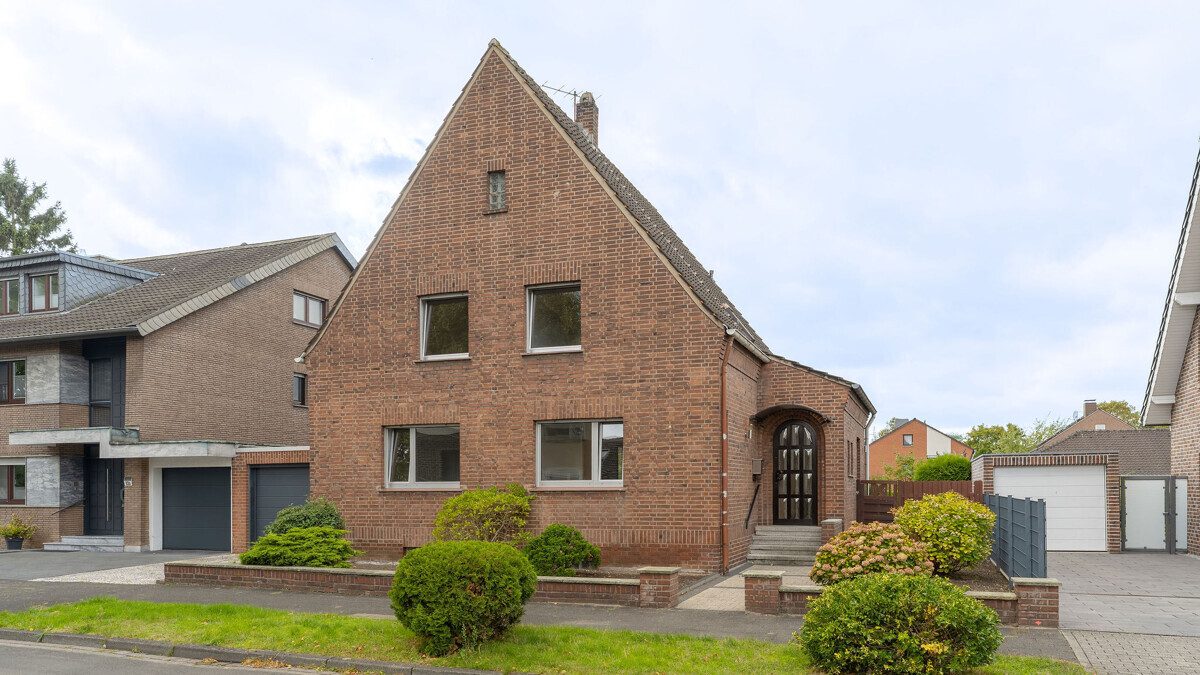 Volksbank Immobilien Niederrhein GmbH - Immobilienangebot - Moers - Alle - Moers-Utfort: Wohnhaus mit Potenzial zum Mehrgenerationenwohnen!