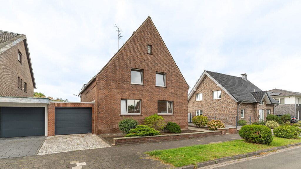Volksbank Immobilien Niederrhein GmbH - Immobilienangebot - Moers - Alle - Moers-Utfort: Wohnhaus mit Potenzial zum Mehrgenerationenwohnen!