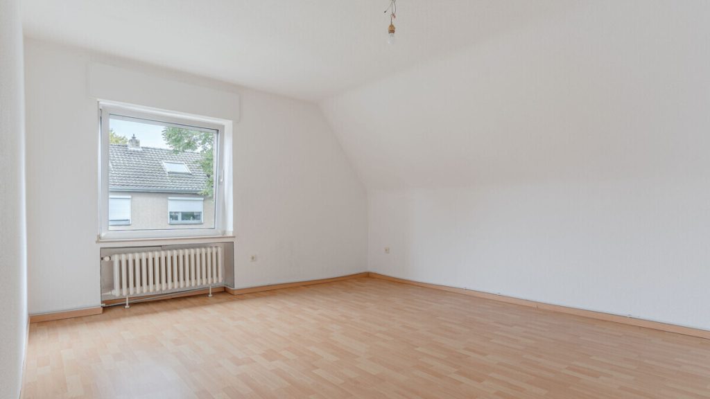 Volksbank Immobilien Niederrhein GmbH - Immobilienangebot - Moers - Alle - Moers-Utfort: Wohnhaus mit Potenzial zum Mehrgenerationenwohnen!