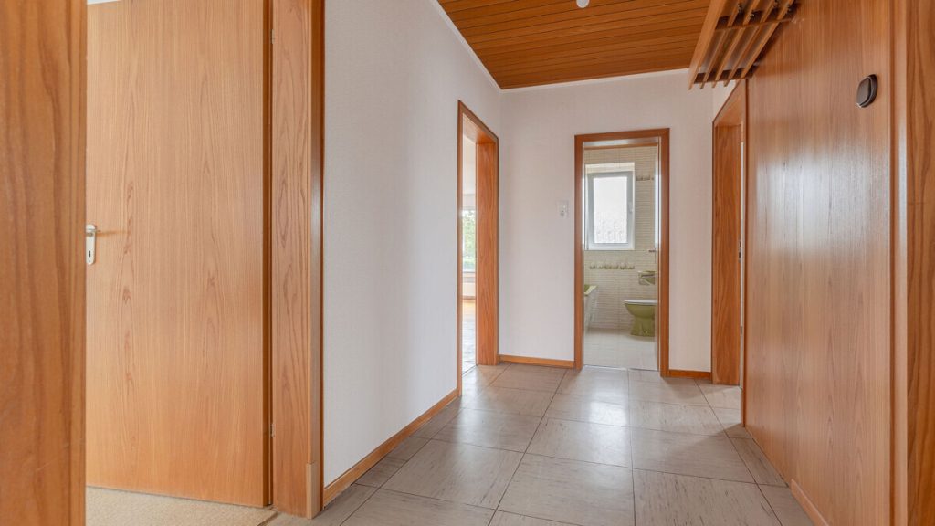 Volksbank Immobilien Niederrhein GmbH - Immobilienangebot - Moers - Alle - Moers-Utfort: Wohnhaus mit Potenzial zum Mehrgenerationenwohnen!